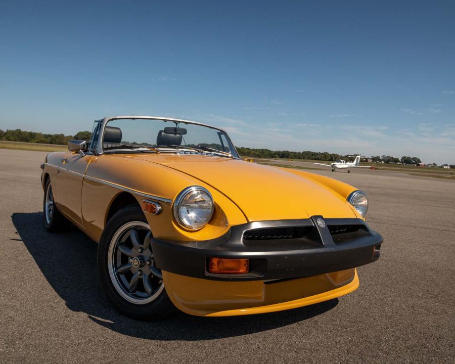  MGB Roadster 5-Speed 1977 года  (фото 8 из 72)